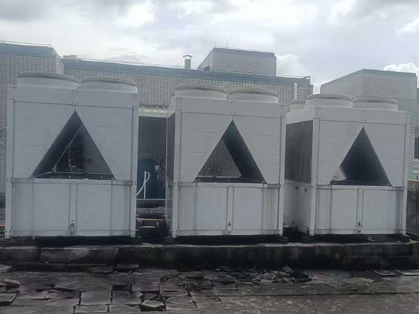 Päivittäinen huoltoopas teollisuuden ilmajäähdytteisille jäähdyttimille