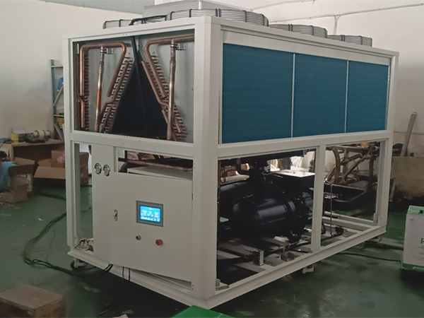 Mitä eroa on ilmajäähdytteisellä rullajäähdyttimellä ja ilmajäähdytteisellä ruuvijäähdyttimellä?