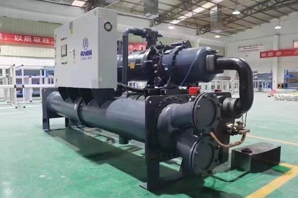 Vaihtuvataajuinen jäähdytin vs. kiinteätaajuinen jäähdytin: kumpi sopii paremmin prosessiisi?